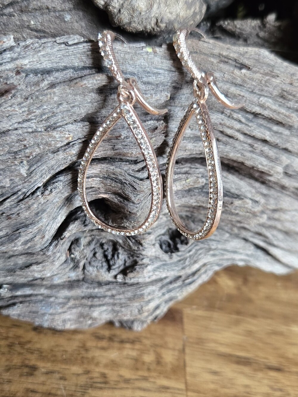 Rose Gold Tone Rhinestone Teardrop Dangle Earrings 2" Sparkling Leverback